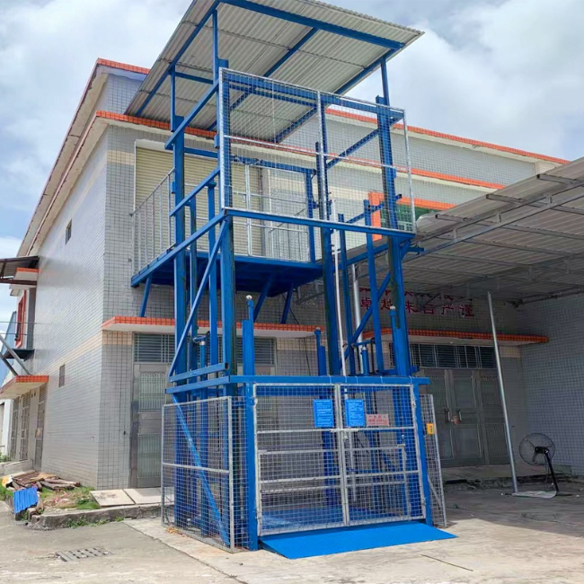 延平建材厂室外升降货梯安装
